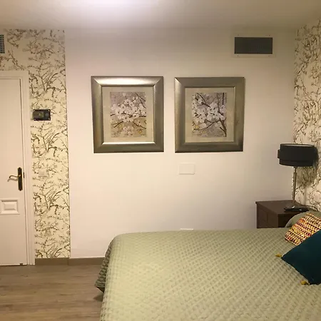 Habitacion Deluxe Con Bano Privado En Atalaya Apartagolf, Estepona Exterior photo