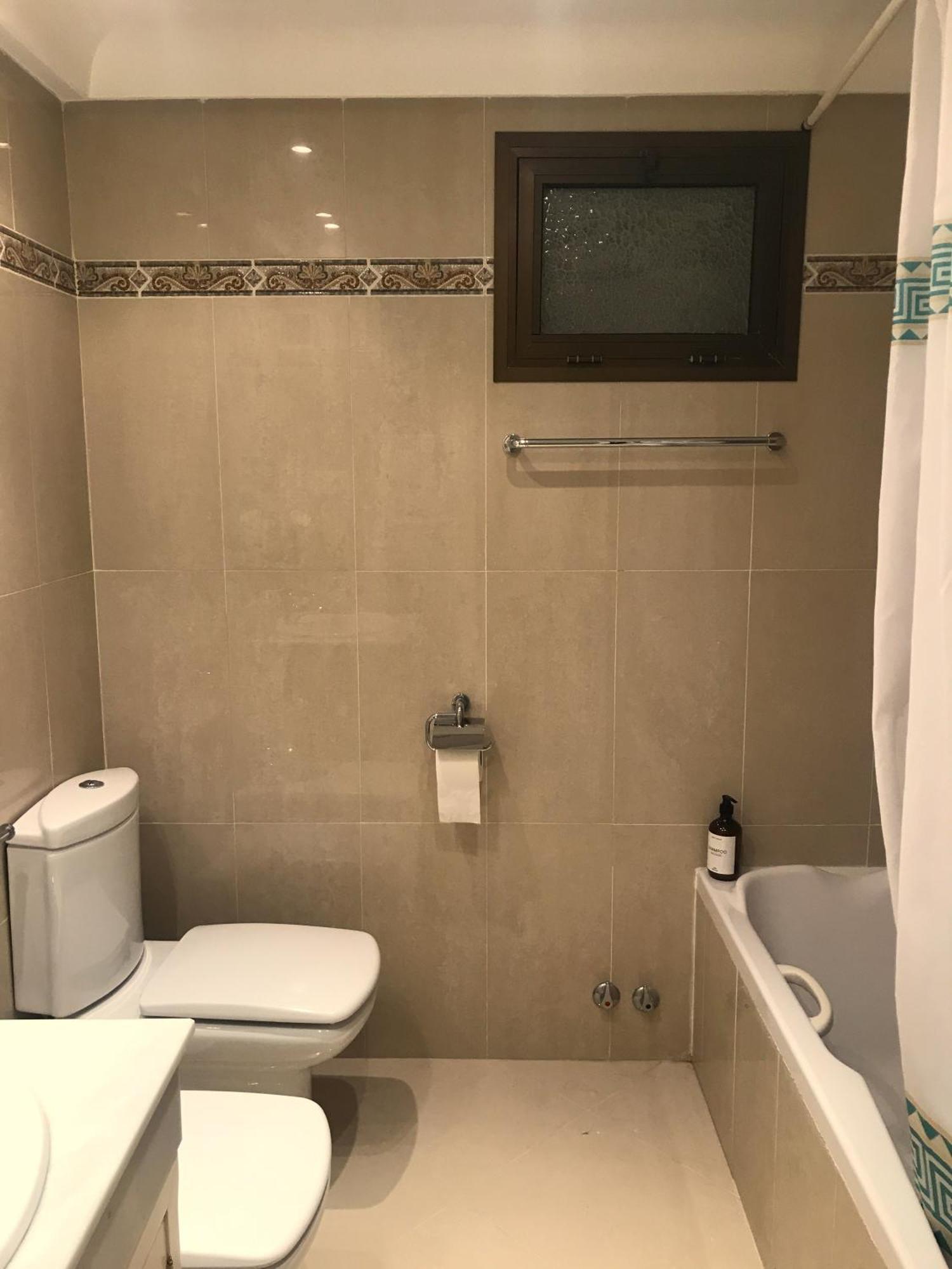 Deluxe Con Bano Privado En Atalaya Apartagolf, Homestay Estepona