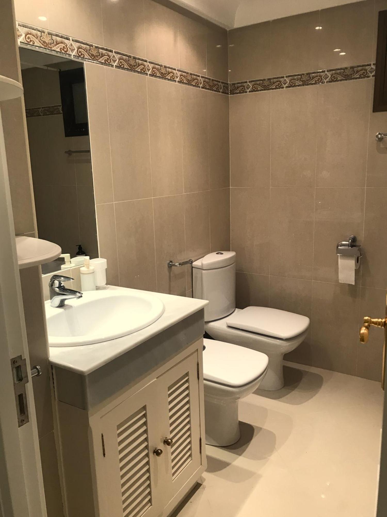 Deluxe Con Bano Privado En Atalaya Apartagolf, Homestay *